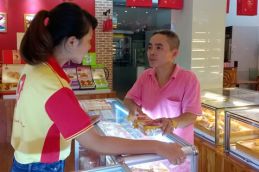 Thị trường bánh Trung thu nhộn nhịp nhờ nhu cầu biếu tặng 2511 Thumb