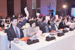 KINH DO: “BIG ELEPHANT” STILLS WALKS QUICKLY 2181 Thumb