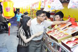 Thị trường Trung thu: E dè bánh Trung thu đại hạ giá 2322 Thumb