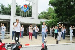 Làng ĐH xôn xao cổ động "Nữ sinh Việt Nam duyên dáng" 2335 Thumb